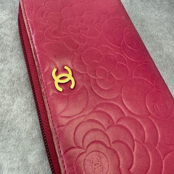 Chanel Camelia Embossed Pink Leather Zippy Wallet - Picture 8 of 15
